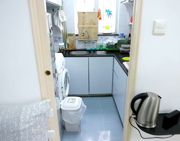 Bên trong những căn nhà chuồng cọp tại Hong Kong: Cả một thế giới kỳ lạ, từ nghèo tột cùng đến trung lưu ăn trắng mặc trơn tại cùng một tòa nhà - Ảnh 9. Bên trong những căn nhà chuồng cọp tại Hong Kong: Cả một thế giới kỳ lạ, từ nghèo tột cùng đến trung lưu ăn trắng mặc trơn tại cùng một tòa nhà - Ảnh 9.