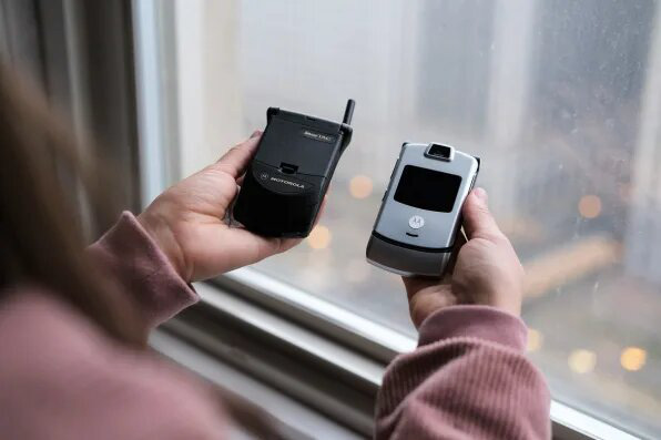 Bí mật lịch sử của Motorola Razr: Chiếc điện thoại xuất sắc đầu tiên của thiên niên kỷ - Ảnh 3. Bí mật lịch sử của Motorola Razr: Chiếc điện thoại xuất sắc đầu tiên của thiên niên kỷ - Ảnh 3.