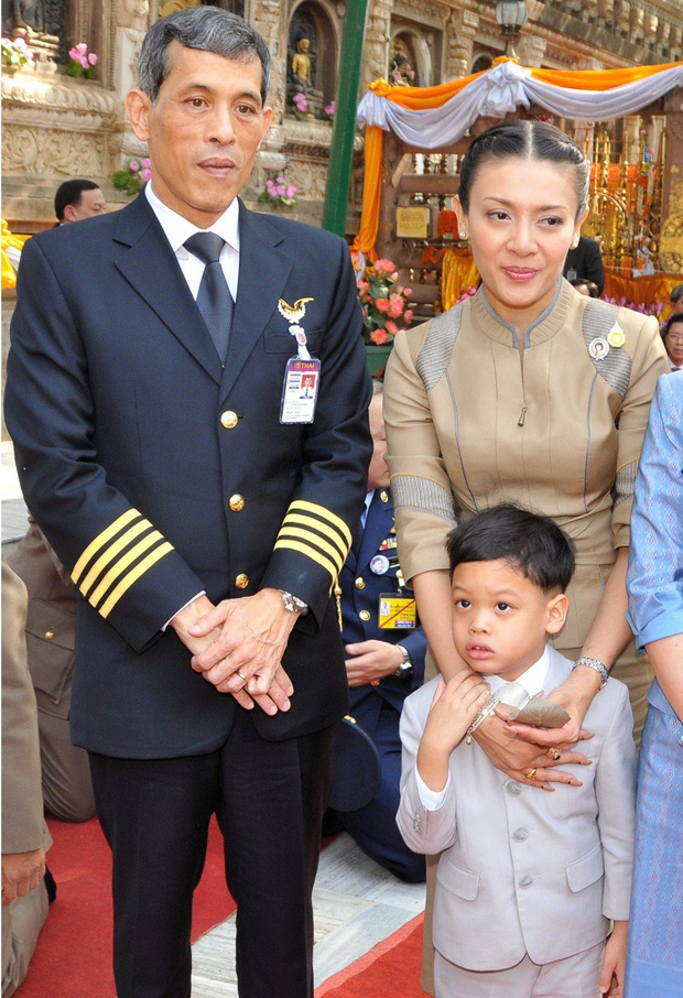 Hoàng tử Thái Lan: Là con trai duy nhất của vua nhưng chưa chắc đã được kế vị, phải rời xa vòng tay mẹ từ khi còn nhỏ - Ảnh 2.