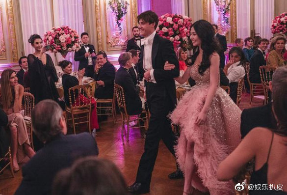 Bên trong dạ hội xa hoa nhất hành tinh của giới thượng lưu: Một loạt tiêu chí khắt khe, cầu kỳ trong từng chi tiết và cô gái Việt Nam may mắn nhất - Ảnh 15. Bên trong dạ hội xa hoa nhất hành tinh của giới thượng lưu: Một loạt tiêu chí khắt khe, cầu kỳ trong từng chi tiết và cô gái Việt Nam may mắn nhất - Ảnh 15.