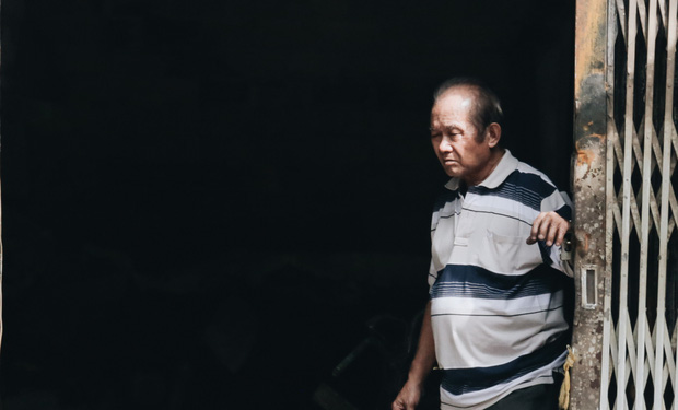 Người cha đứng lặng người trước hiện trường ngôi nhà cháy ở Sài Gòn khi biết 2 con gái và cháu 1 tuổi tử vong - Ảnh 10.