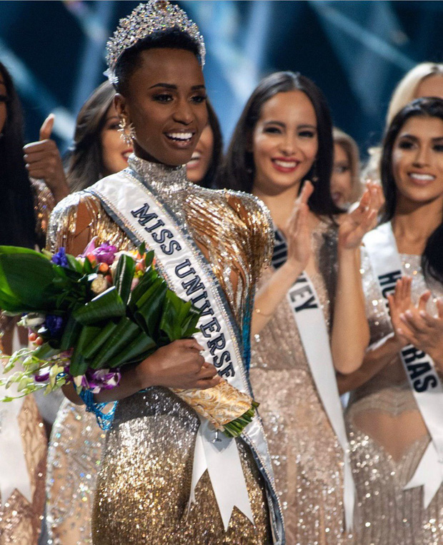 Nhan sắc lạ và đầy ấn tượng của mỹ nhân Nam Phi vừa đăng quang Miss Universe 2019 - Ảnh 2.