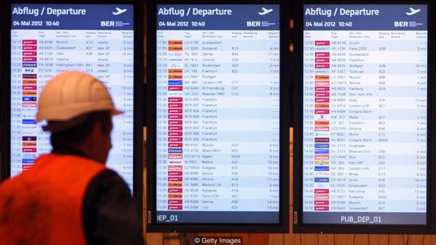 Sân bay ma ở Berlin: Màn hình hiển thị chuyến bay hoạt động, mỗi tháng ngốn 10 triệu euro phí bảo trì, quản lý nhưng suốt 7 năm không có một hành khách nào - Ảnh 2. Sân bay ma ở Berlin: Màn hình hiển thị chuyến bay hoạt động, mỗi tháng ngốn 10 triệu euro phí bảo trì, quản lý nhưng suốt 7 năm không có một hành khách nào - Ảnh 2.