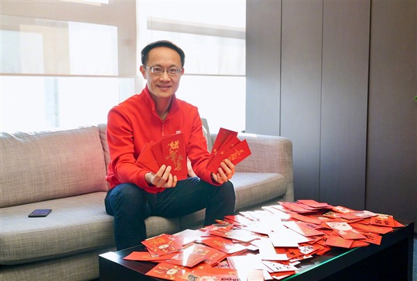 Cùng xem CEO Xiaomi Lei Jun lì xì cho nhân viên dịp năm mới - Ảnh 2.