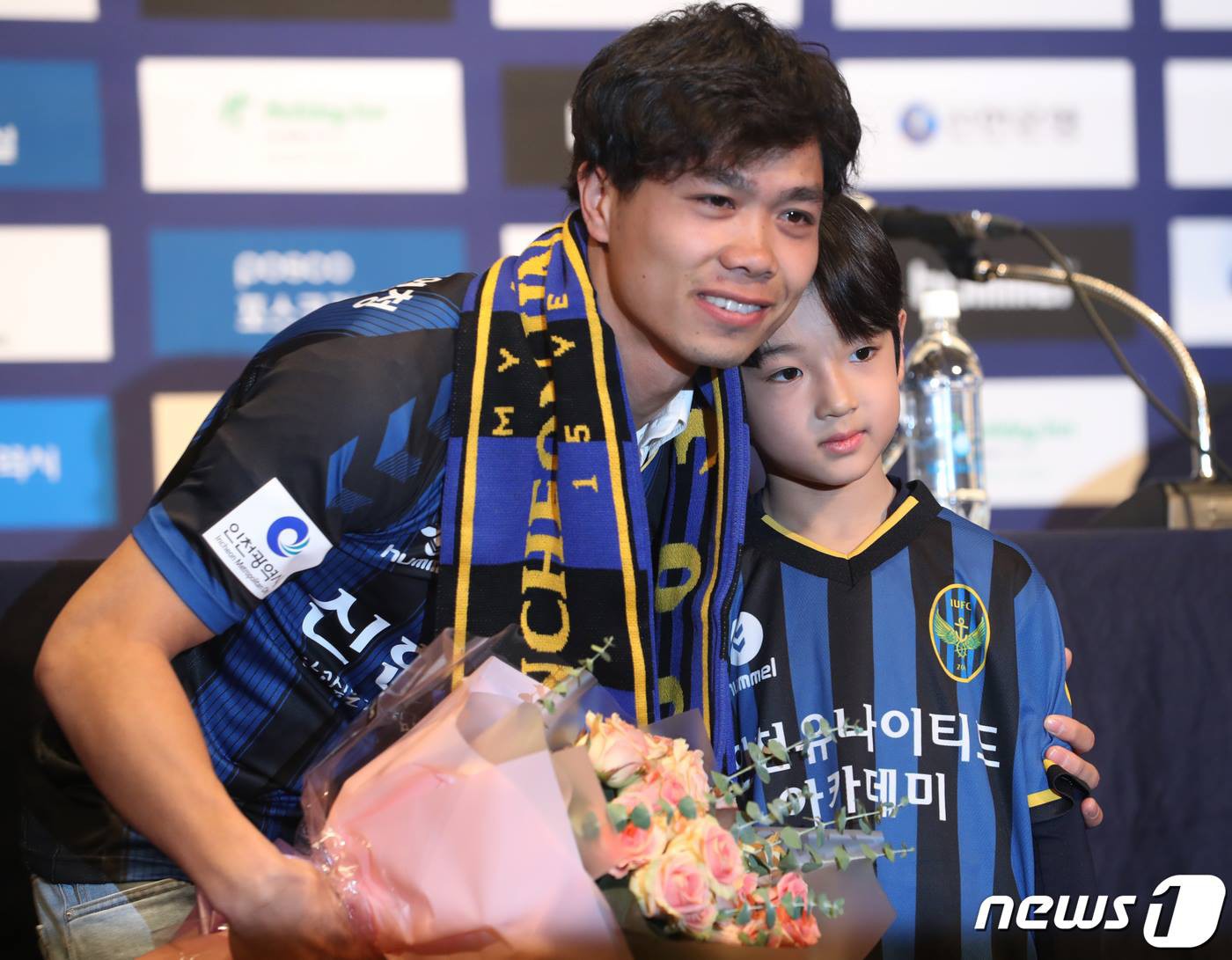 công phượng - Công Phượng đầy nam tính và lịch lãm trong ngày ra mắt Incheon United - photo công phượng - photo 8 15501277154681039422742 - Công Phượng đầy nam tính và lịch lãm trong ngày ra mắt Incheon United