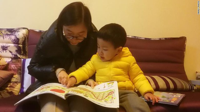 Trung Quốc: Các cặp đôi không đủ khả năng tài chính để sinh con thứ hai do chi phí để nuôi dạy quá cao, thậm chí phải hối lộ cho bác sĩ để có được sự chăm sóc chu đáo nhất cho con - Ảnh 2.