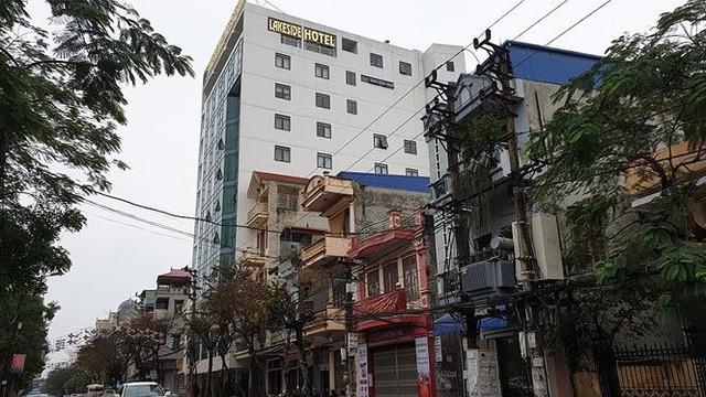 Lễ hội Đền Trần: Khách sạn, nhà nghỉ cháy phòng, tăng giá chóng mặt - Ảnh 2. Lễ hội Đền Trần: Khách sạn, nhà nghỉ cháy phòng, tăng giá chóng mặt - Ảnh 2.