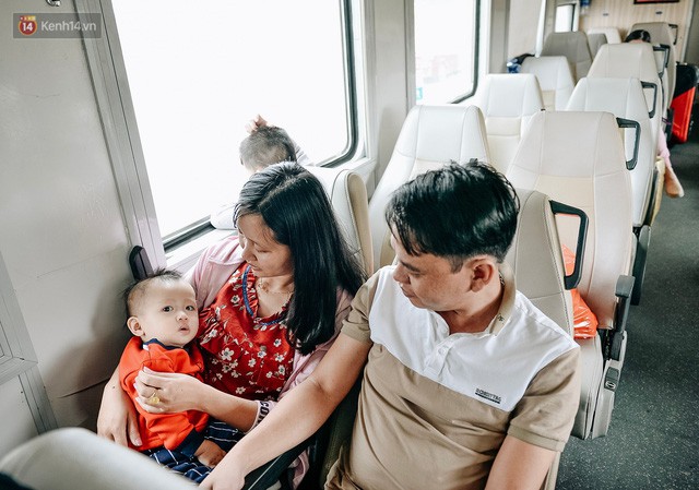 Chuyến tàu mùa xuân chở công nhân nghèo dọc đường đất nước về đến ga Hà Nội và những khoảnh khắc đoàn tụ đầy xúc động  - Ảnh 3.