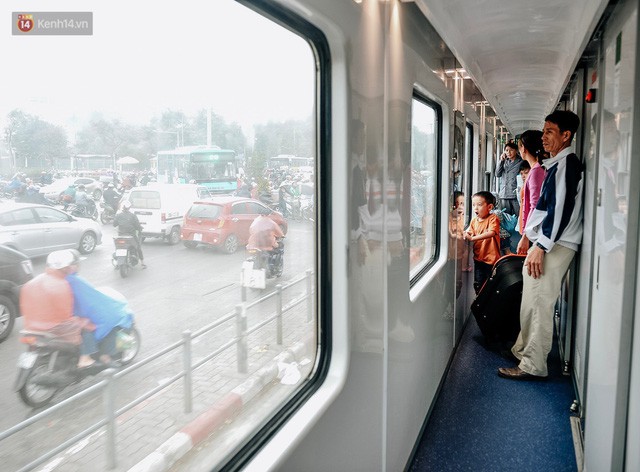  Chuyến tàu mùa xuân chở công nhân nghèo dọc đường đất nước về đến ga Hà Nội và những khoảnh khắc đoàn tụ đầy xúc động  - Ảnh 7.