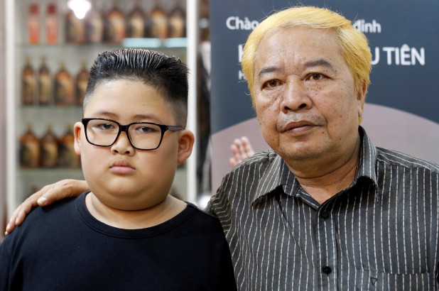 [Góc nhanh trí] Một salon tóc ở Hà Nội nhận cắt miễn phí kiểu tóc Kim Jong-un và Donald Trump, nhân dịp hội nghị thượng đỉnh Mỹ - Triều sắp diễn ra - Ảnh 3.