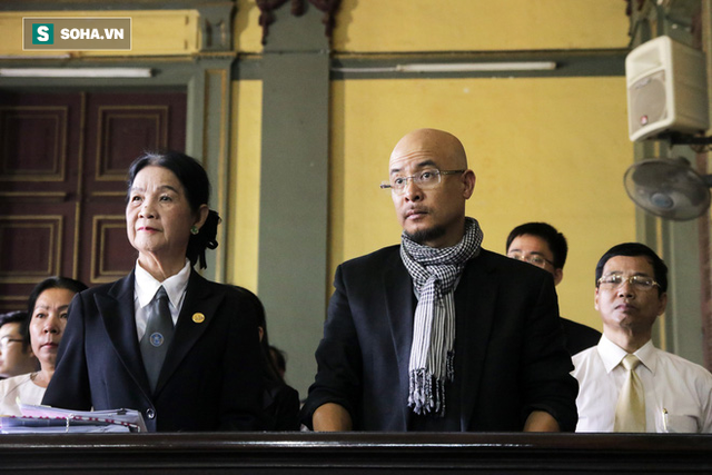  [ẢNH]: Khoảnh khắc căng thẳng trong phiên xử ly hôn vợ chồng ông chủ cà phê Trung Nguyên  - Ảnh 2.