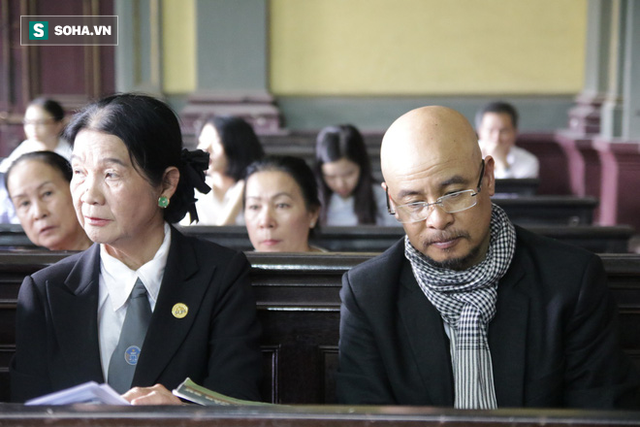  [ẢNH]: Khoảnh khắc căng thẳng trong phiên xử ly hôn vợ chồng ông chủ cà phê Trung Nguyên  - Ảnh 15.