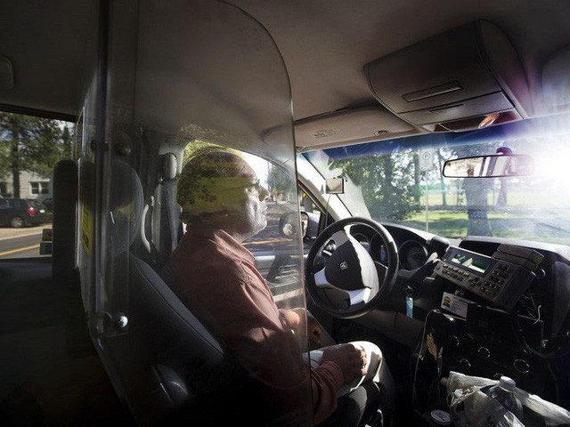  Người thiết kế vách ngăn bảo vệ cho tài xế taxi ở Hà Nội: Mình quan tâm nhất là tính mạng của họ, vì mình cũng từng là tài xế!  - Ảnh 4.