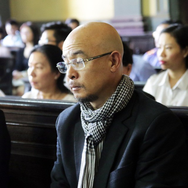  [ẢNH]: Khoảnh khắc căng thẳng trong phiên xử ly hôn vợ chồng ông chủ cà phê Trung Nguyên  - Ảnh 7.