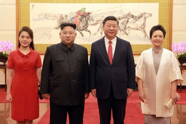 Nhan sắc yêu kiều của nữ ca sĩ là phu nhân ông Kim Jong Un, biểu tượng thời trang Triều Tiên - Ảnh 8. Nhan sắc yêu kiều của nữ ca sĩ là phu nhân ông Kim Jong Un, biểu tượng thời trang Triều Tiên - Ảnh 8.