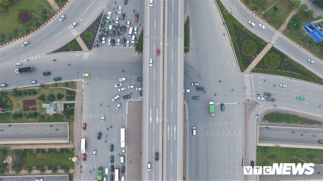 Ảnh: Những nút giao tân tiến làm một vàih tân bề ngoài Thủ đô nhìn từ flycam - Ảnh 3. Ảnh: Những nút giao tân tiến làm một vàih tân bề ngoài Thủ đô nhìn từ flycam - Ảnh 3.
