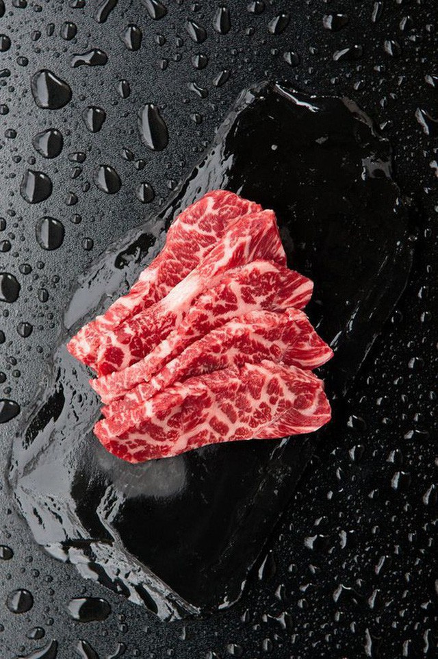  Có gì trong miếng thịt bò đắt nhất thế giới, tận 2 đến 3 triệu đồng cho 400g?  - Ảnh 6.