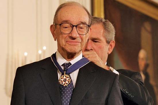 Chân dung cựu chủ tịch FED Alan Greenspan: Từ cậu bé Do Thái chơi nhạc rong đến người nắm giữ huyết mạch kinh tế Mỹ suốt 20 năm - Ảnh 4.