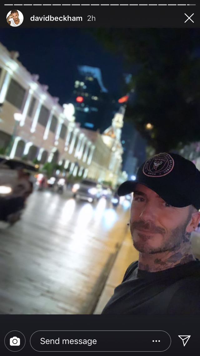  David Beckham khoe ngay clip thả tim và ảnh selfie dạo phố Sài Gòn lên Instagram sau chuỗi sự kiện tại Việt Nam  - Ảnh 2.