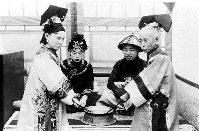 Ảnh hiếm về cách tổ chức hôn lễ của một gia đình quý tộc Trung Quốc thời nhà Thanh - Ảnh 9.