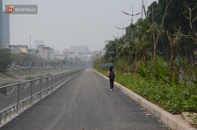  Hà Nội: Cận cảnh tuyến đường dài 4km cạnh sông Tô Lịch chỉ dành cho người đi bộ và xe đạp  - Ảnh 1.