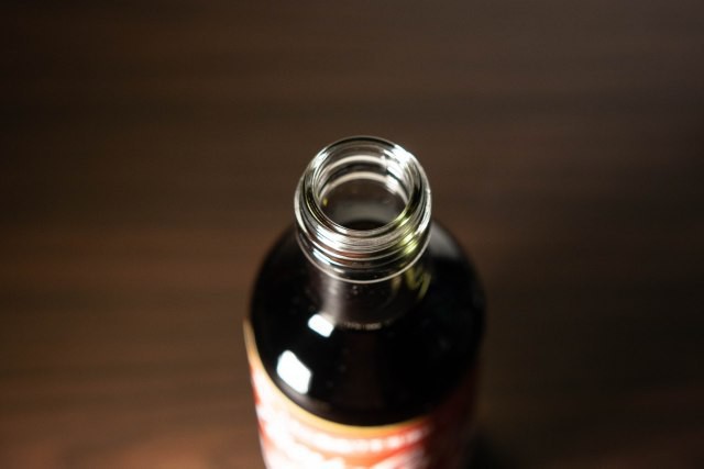 Một công ty Nhật vừa ra mắt Coca-cola vị cua, 62.000 đồng cho chai 200ml - Ảnh 1.