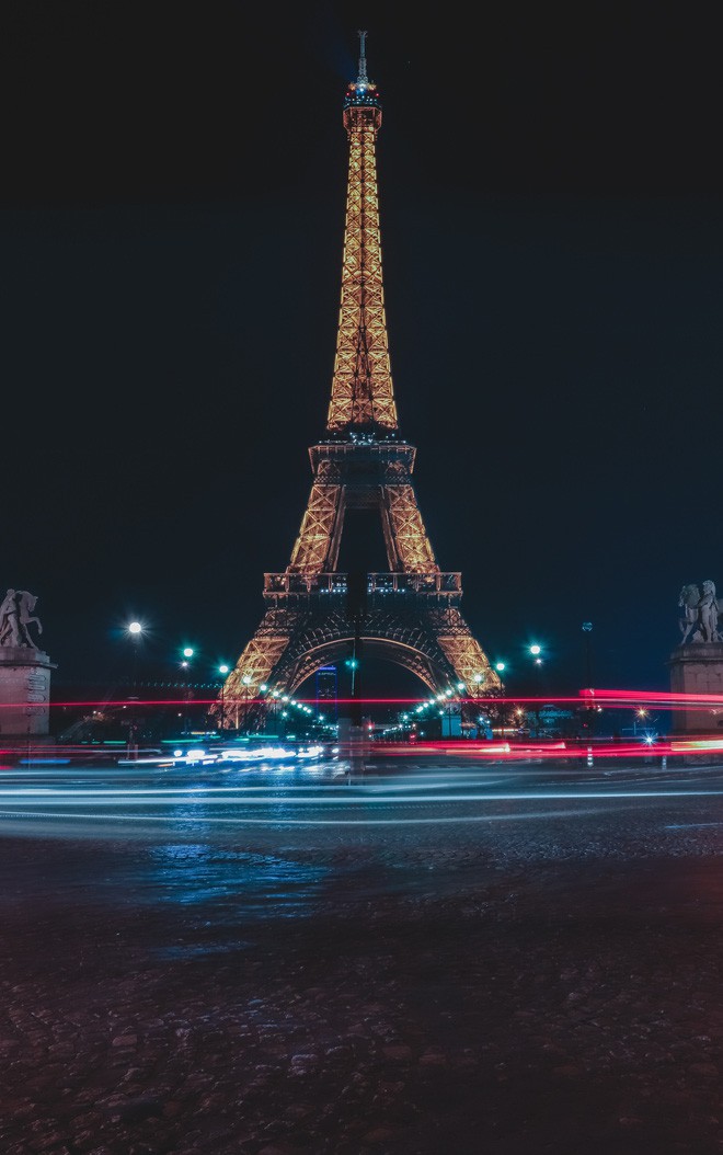 Hình ảnh ấn tượng khác lạ của tháp Eiffel