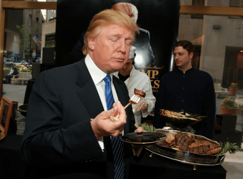  Ngạc nhiên với thói quen ăn uống kỳ lạ của Tổng thống Donald Trump: Phản khoa học nhưng vẫn đủ để giữ được phong độ sức khỏe, thậm chí có thể sống tới 200 tuổi  - Ảnh 2.