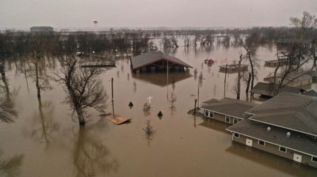 Lũ lụt lịch sử ở Mỹ khiến 74 thành phố phải ban bố tình trạng khẩn cấp - Ảnh 5.