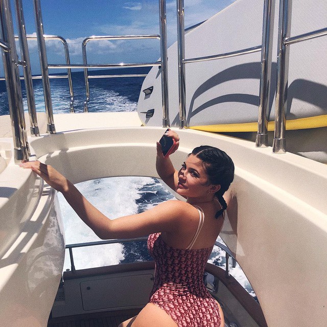  Loạt sở thích du lịch đúng chuẩn quăng tiền ra cửa sổ của Kylie Jenner - nữ tỷ phú tự thân trẻ nhất thế giới  - Ảnh 10.