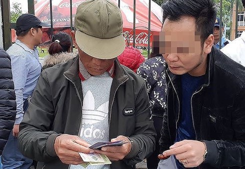 Vé trận U23 Việt Nam- U23 Thái Lan: Dân phe náo loạn trước cổng VFF - Ảnh 5.