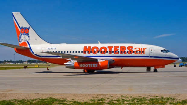 Giá vé rẻ, tiếp viên “mát mẻ”: Hãng hàng không Hooters Air “ngã chổng vó” sau 3 năm với khoản lỗ 40 triệu USD! - Ảnh 7.