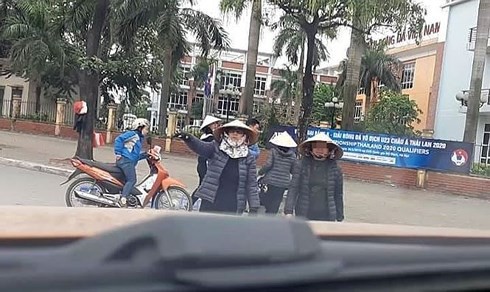 Vé trận U23 Việt Nam- U23 Thái Lan: Dân phe náo loạn trước cổng VFF - Ảnh 8.