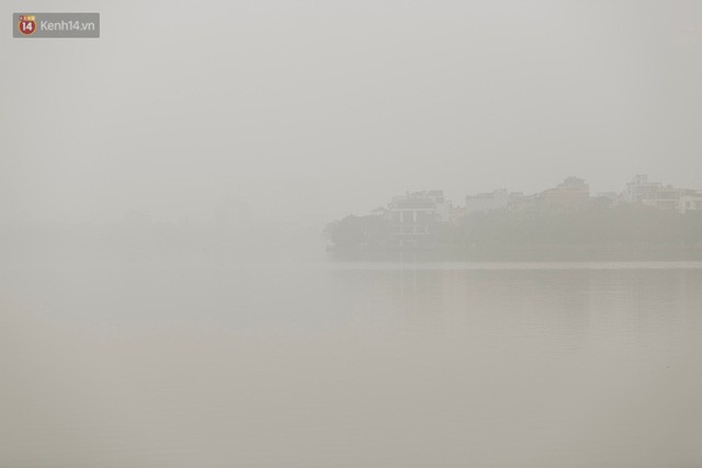  Hà Nội ngập trong màn sương mù mịt bao phủ tầm nhìn: Tình trạng ô nhiễm không khí đáng báo động!  - Ảnh 18.