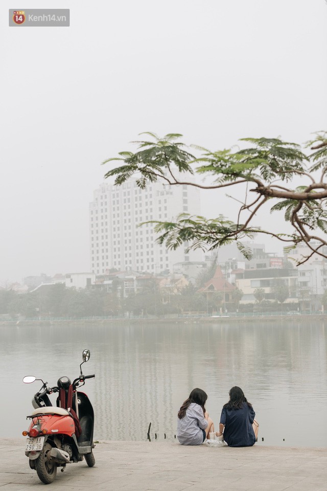  Hà Nội ngập trong màn sương mù mịt bao phủ tầm nhìn: Tình trạng ô nhiễm không khí đáng báo động!  - Ảnh 5.