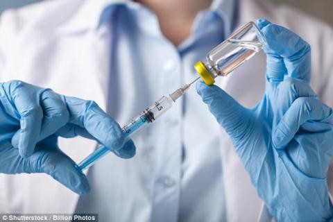  Sự thật về vắc xin chữa ung thư giá tiền tỷ: Người Việt phát sốt, BS tại Nhật khuyên chưa nên dùng - Ảnh 2.