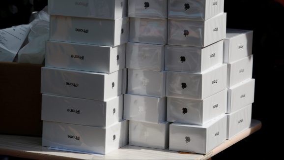 Apple tiếp tục giảm giá iPhone lần thứ 2 tại Trung Quốc, iPhone XS Max giảm tới 300 USD - Ảnh 1.