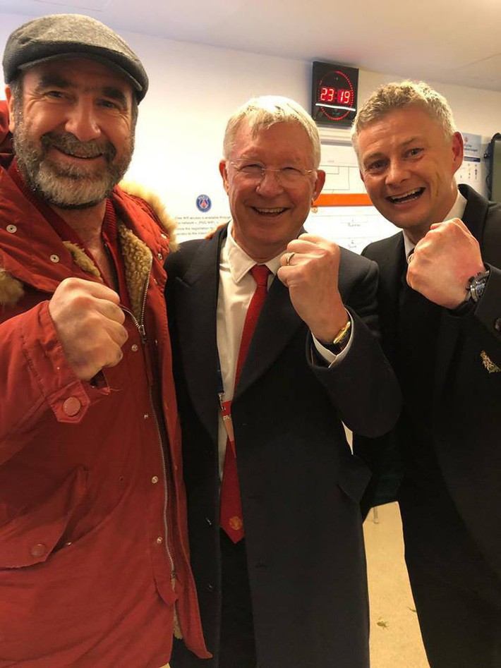alex ferguson - Xúc động hình ảnh “cha già” Alex Ferguson mỉm cười mãn nguyện, nhìn “đàn con” MU làm nên kỳ tích trước PSG - photo alex ferguson - photo 4 15519225751401844189414 - Xúc động hình ảnh “cha già” Alex Ferguson mỉm cười mãn nguyện, nhìn “đàn con” MU làm nên kỳ tích trước PSG
