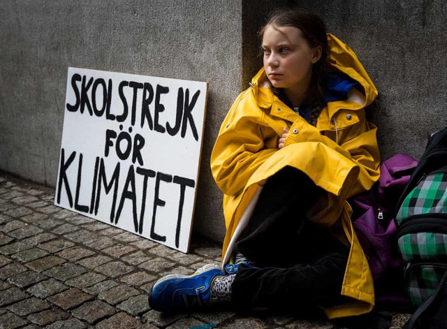  Cô bé Thuỵ Điển 16 tuổi kêu gọi bảo vệ môi trường, chỉ trích các nguyên thủ quốc gia với từ ngữ đanh thép: Các vị không đủ trưởng thành để nói về việc xây dựng kinh tế xanh, bỏ mặc các vấn đề cho thế hệ sau gánh vác  - Ảnh 2.