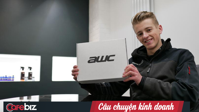 Rửa xe thuê từ năm 13 tuổi, chàng trai 19 tuổi trở thành chủ salon chăm sóc siêu xe với giá đắt xắt ra miếng 5.000 USD/lần - Ảnh 1. Rửa xe thuê từ năm 13 tuổi, chàng trai 19 tuổi trở thành chủ salon chăm sóc siêu xe với giá đắt xắt ra miếng 5.000 USD/lần - Ảnh 1.