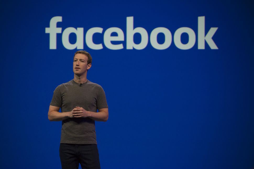 mark zuckerberg, facebook - Mark Zuckerberg: Ông hoàng Do Thái mù màu sáng lập nên mạng xã hội Facebook - photo mark zuckerberg, facebook - photo 1 15548815777511349357378 - Mark Zuckerberg: Ông hoàng Do Thái mù màu sáng lập nên mạng xã hội Facebook