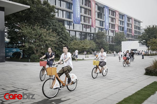 Tỷ phú Jack Ma: Làm việc 12h/ngày, 6 ngày/tuần là một đặc ân của Alibaba, tuổi trẻ mà chưa từng như vậy thì chẳng có gì đáng tự hào cả - Ảnh 1. Tỷ phú Jack Ma: Làm việc 12h/ngày, 6 ngày/tuần là một đặc ân của Alibaba, tuổi trẻ mà chưa từng như vậy thì chẳng có gì đáng tự hào cả - Ảnh 1.