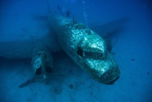 Cận cảnh những xác tàu và máy bay dưới đáy đại dương - Ảnh 17.