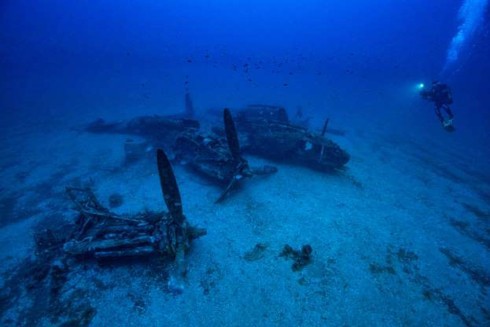 Cận cảnh những xác tàu và máy bay dưới đáy đại dương - Ảnh 19.