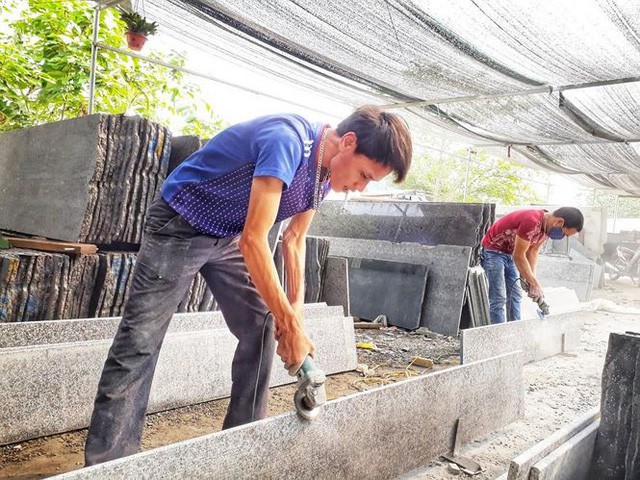 Hộ sản xuất, doanh nghiệp bắt đầu ngấm đòn tăng giá điện - Ảnh 1. Hộ sản xuất, doanh nghiệp bắt đầu ngấm đòn tăng giá điện - Ảnh 1.