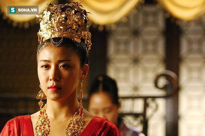 Hoàng hậu Ki: Câu chuyện tình yêu đầy cảm động và lịch sử đầy thăng trầm của Hoàng hậu Ki là điều đáng xem. Những khung cảnh đẹp lung linh cùng diễn xuất ấn tượng của các diễn viên sẽ khiến bạn bị cuốn hút ngay từ những tập đầu tiên.