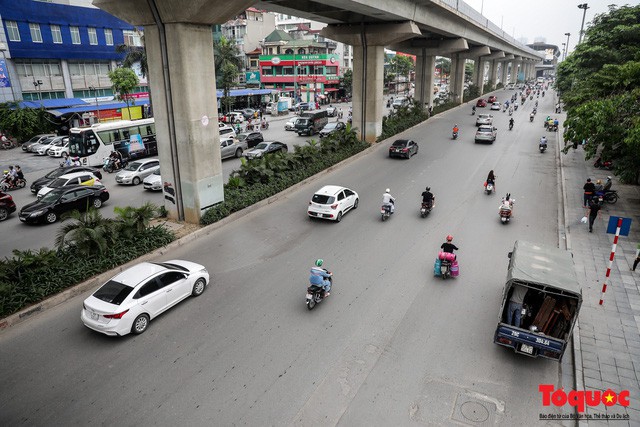  Giao thông Hà Nội giảm nhiệt ngày đầu tiên của kỳ nghỉ lễ Giỗ tổ Hùng Vương  - Ảnh 5.