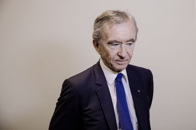  Ông trùm ngành hàng xa xỉ LVMH, Bernard Arnault, tuyên bố sẽ quyên góp 200 triệu euro để tái xây dựng Nhà thờ Đức Bà  - Ảnh 2.