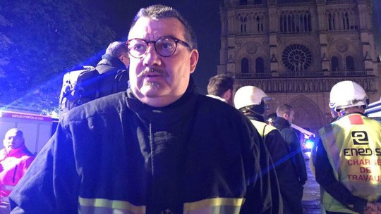  Cháy Nhà thờ Đức Bà Paris: Linh mục Pháp được ca ngợi “người hùng” là ai?  - Ảnh 1.