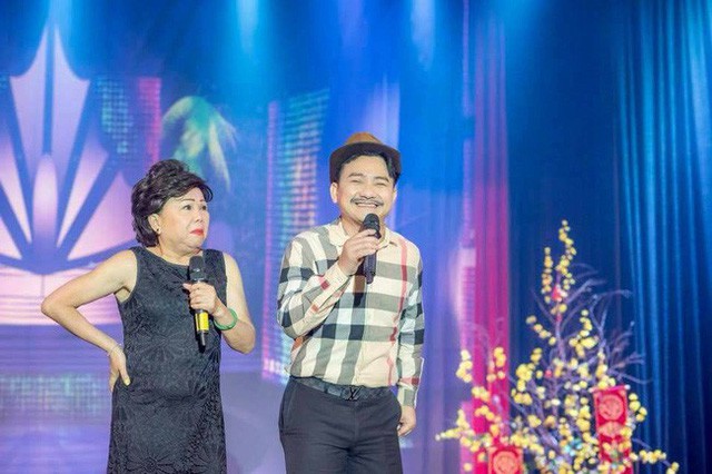 Nghệ sĩ hài Anh Vũ 19 năm chống chọi với ung thư: Phía sau cánh gà, người nghệ sĩ hài đau đớn rúm ró cũng không bao giờ thổ lộ - Ảnh 2. Nghệ sĩ hài Anh Vũ 19 năm chống chọi với ung thư: Phía sau cánh gà, người nghệ sĩ hài đau đớn rúm ró cũng không bao giờ thổ lộ - Ảnh 2.